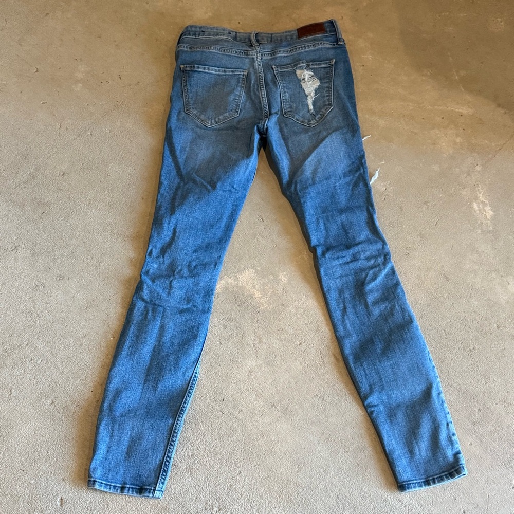 Hollister Blue Skinny Jeans with Distressed Detailing - Picture 5 of 7